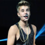 Justin Bieber konserde bayıldı