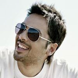 Emre Altuğ Biyografi
